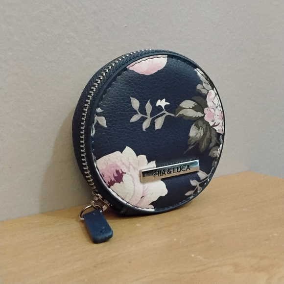 MIA & LUCAS Navy Floral Round Zip Coin Pouch – Like New - Picture 4 of 12